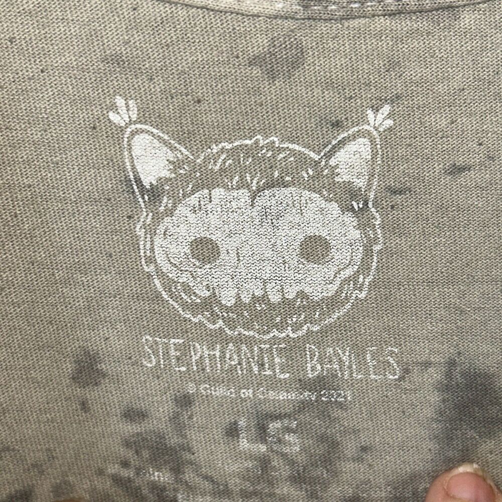 Guild of Calamity Stephanie Bayles T Shirt Bat Cat New Hot Topic Large - Picture 5 of 8